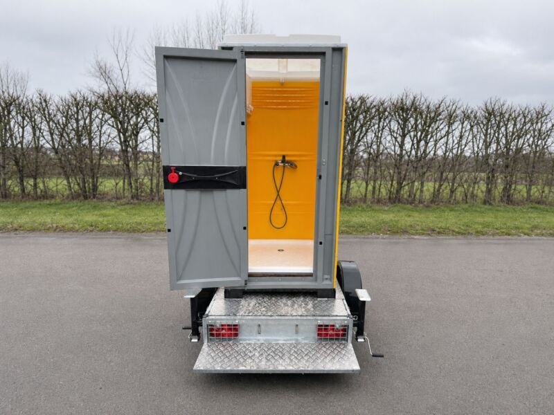mobiele-douche-met-aanhanger-toilettaxi
